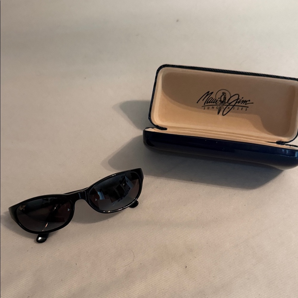 Maui Jim Glossy Black Cat-Eye Sunglasses with Case